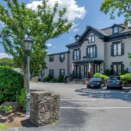 The Carriage House Inn Newport-2